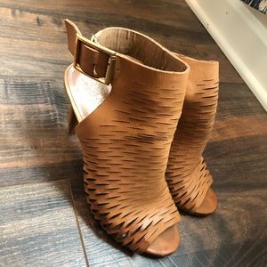Vince Camuto heels 6.5. Gorgeous!